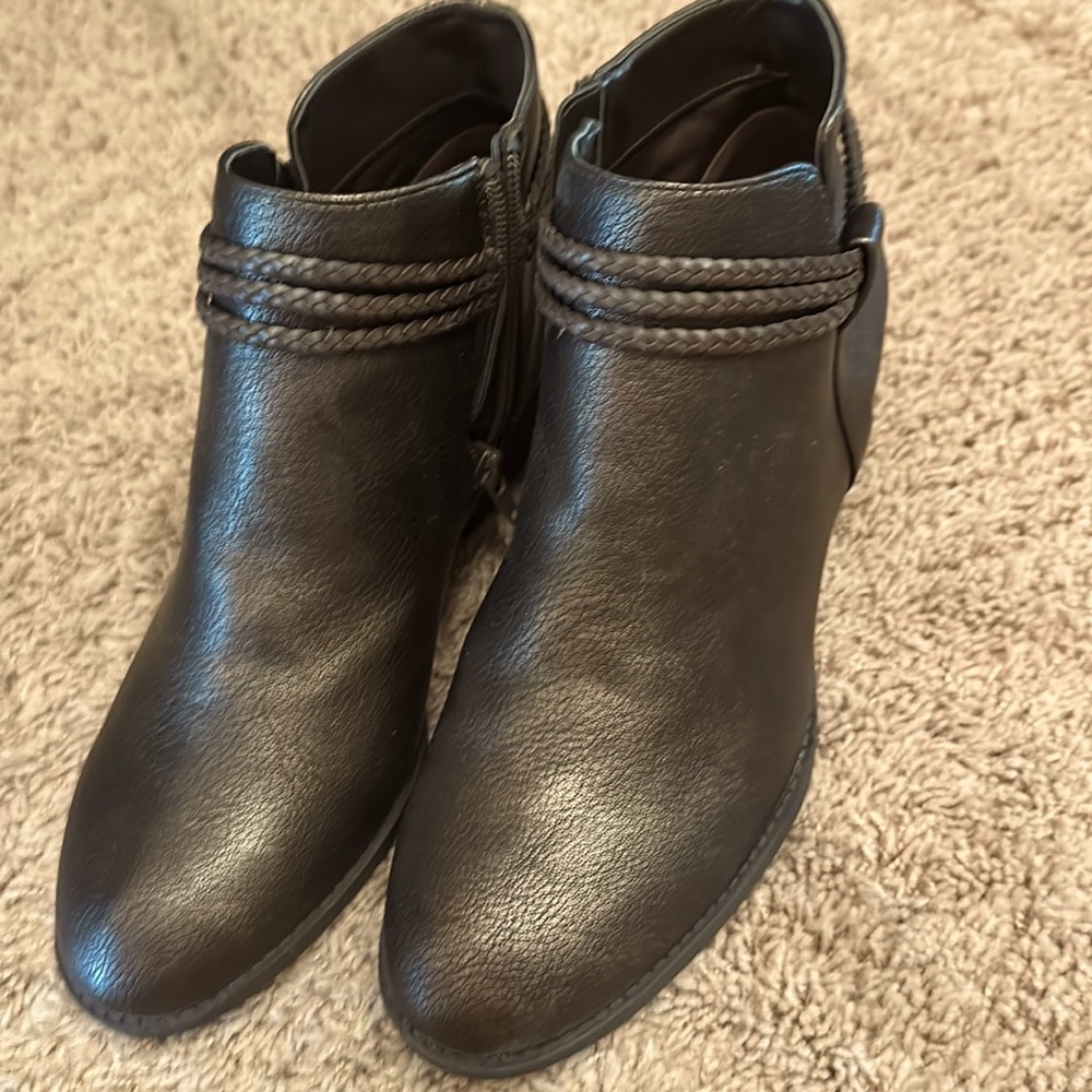 NWT Style & Co brown booties size 9.5m
